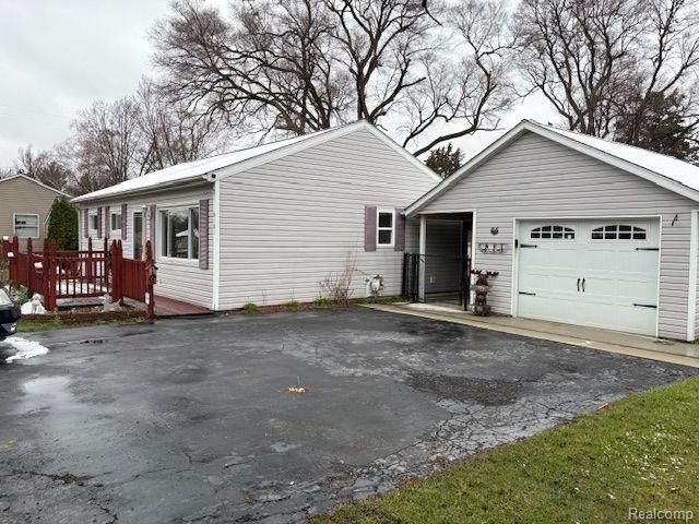 6101 SPRINGDALE Boulevard, Grand Blanc, MI 48439 — Photo 2