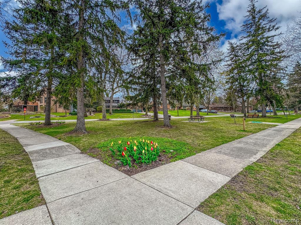 8920 NADINE Avenue, Huntington Woods, MI — Photo 32