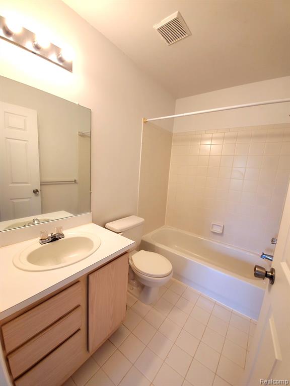 30346 NANTUCKET Drive, Farmington Hills, MI 48336 — Photo 17