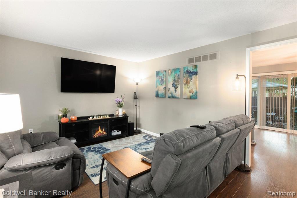 1807 WICKHAM Street, Royal Oak, MI 48073 — Photo 7