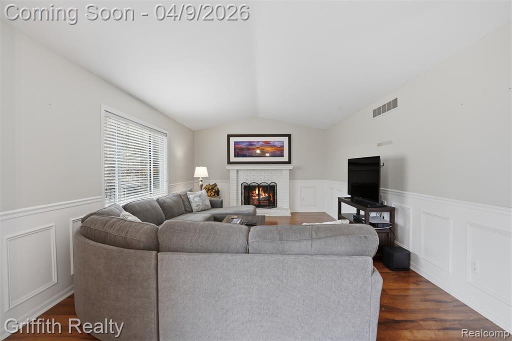 938 Meadowbrook Court, Milford, MI 48381 — Photo 16