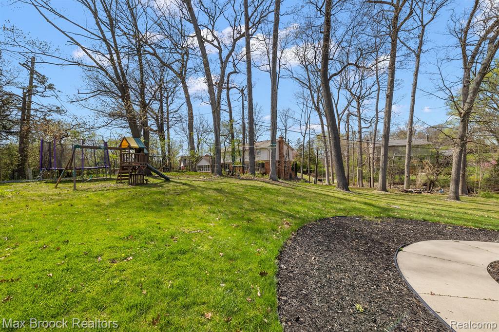 4384 SUNNINGDALE Drive, Bloomfield Hills, MI 48302 — Photo 45