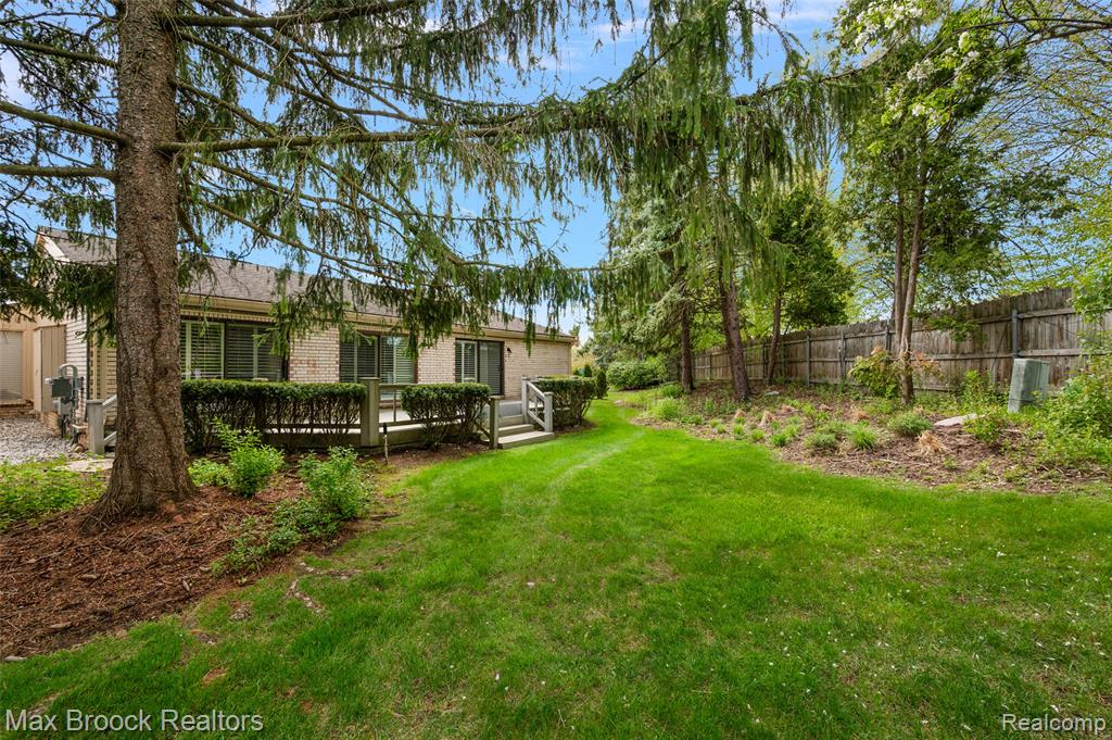 5175 Woodlands Drive, Bloomfield Hills, MI 48302 — Photo 32