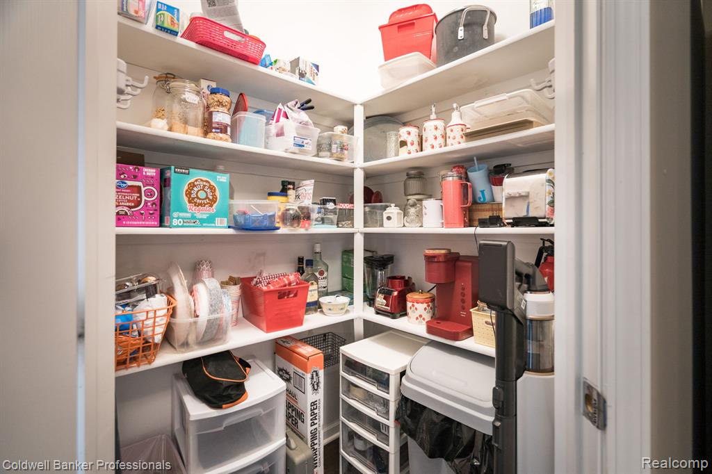 5656 Flagstaff Pines Dr, Shelby Twp, MI 48317 — Photo 10