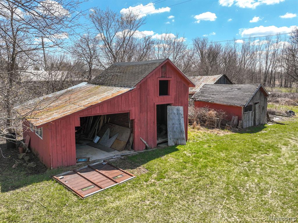9915 VAN BUREN Road, Fowlerville, MI 48836 — Photo 23