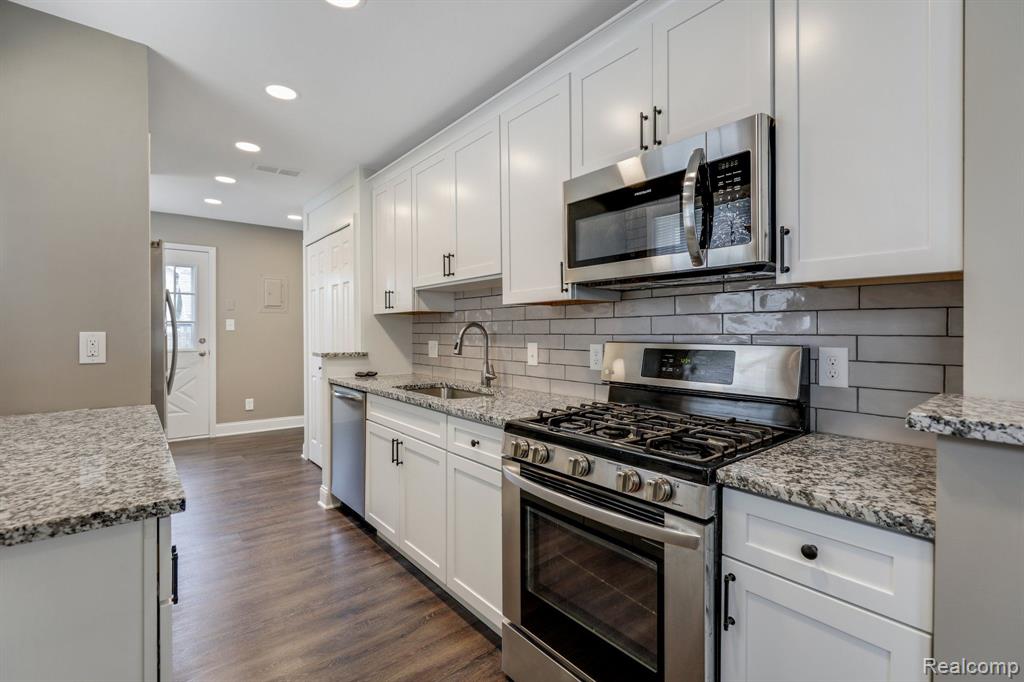 811 HUMPHREY Avenue, Birmingham, MI 48009 — Photo 2