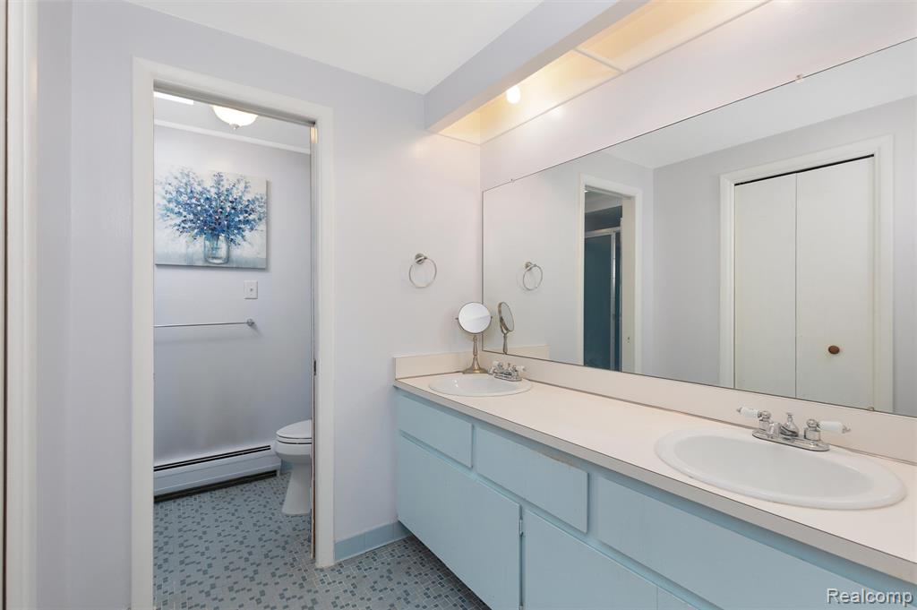 25376 Lyncastle Street, Farmington, MI, 48336