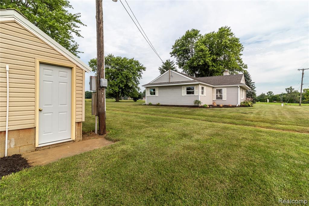 9197 Henderson Road, Otisville, MI 48463 — Photo 36