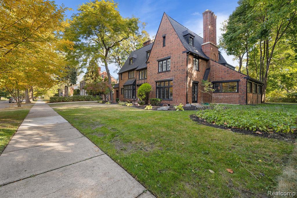 360 Lodge Drive, Detroit, MI 48214 — Photo 3