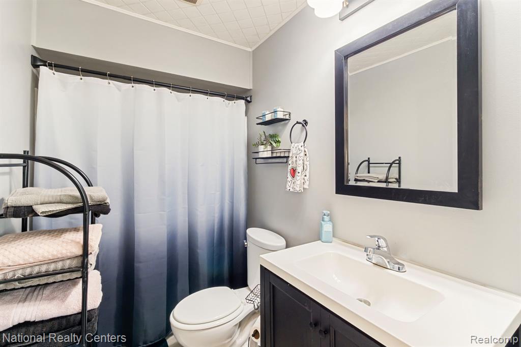 6235 Williams Lake Road, Waterford, MI 48329 — Photo 11