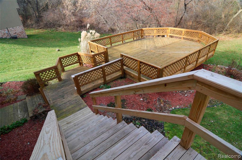 8152 Fairfield Circle, Springfield, MI — Photo 32