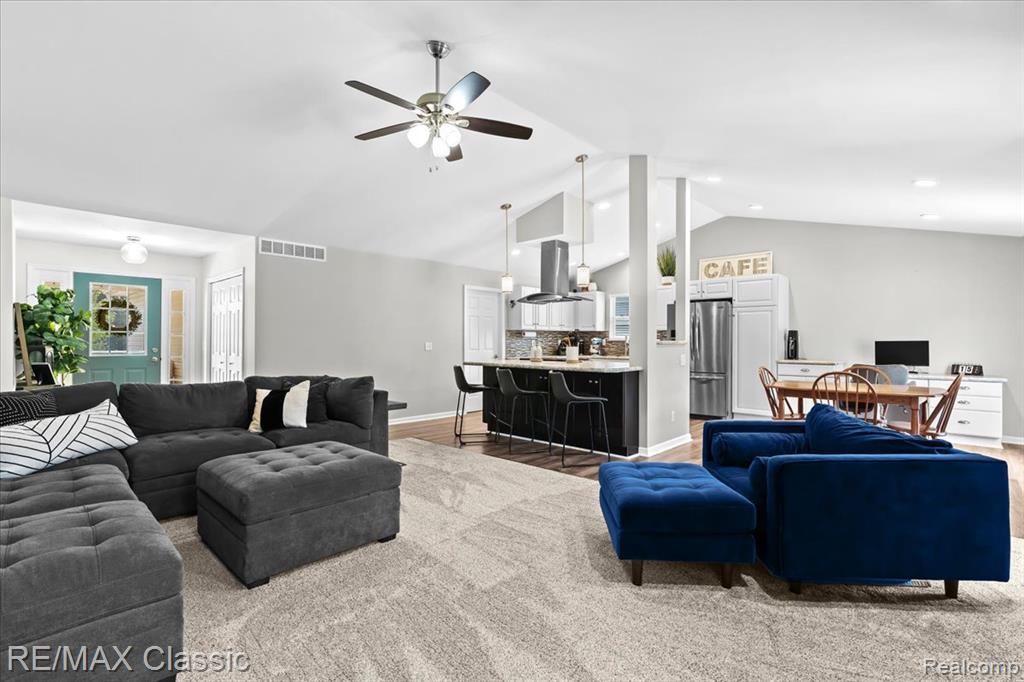 4176 W Pointe Drive, Waterford, MI 48329 — Photo 9