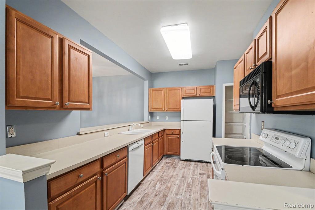 16339 Chatham Drive, Macomb, MI 48044 — Photo 9