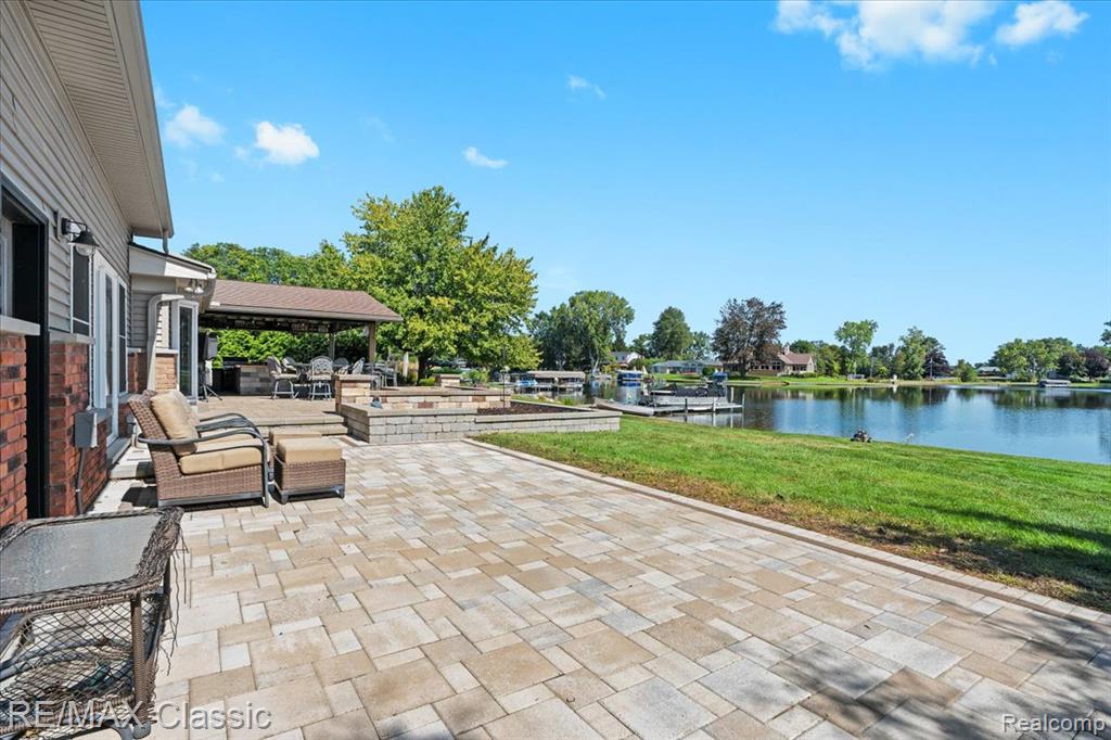 4806 Surfwood Drive, Commerce Twp, MI 48382 — Photo 9