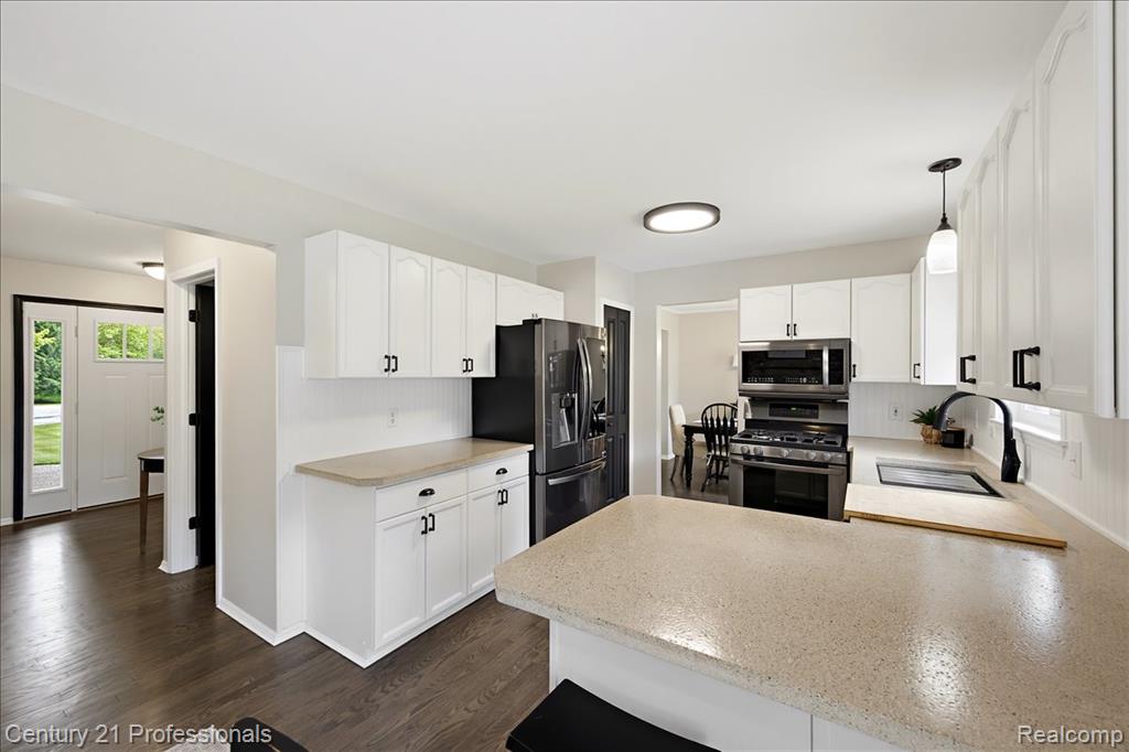 4683 Fox Chase Drive, White Lake, MI 48383 — Photo 10