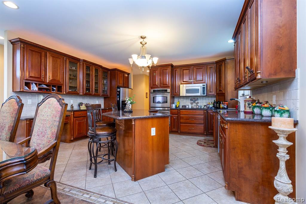 49759 Lakebridge Drive, Shelby Twp, MI 48315 — Photo 15