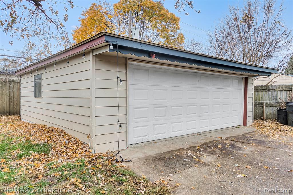 6797 Chirrewa Street, Westland, MI — Photo 25