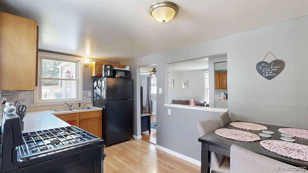 4322 GREENLY Street, Burton, MI 48529 — Photo 16