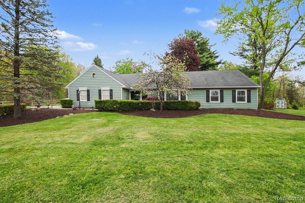 2601 Old Plank Road, Milford, MI 48381