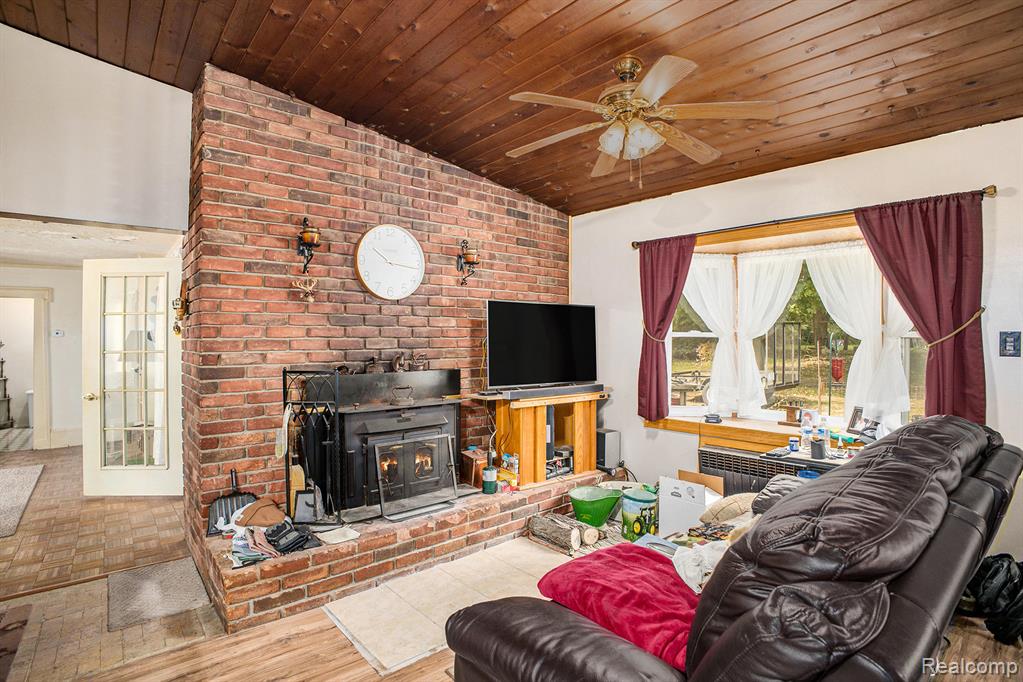 1340 County Farm Road, Howell, MI 48843 — Photo 8