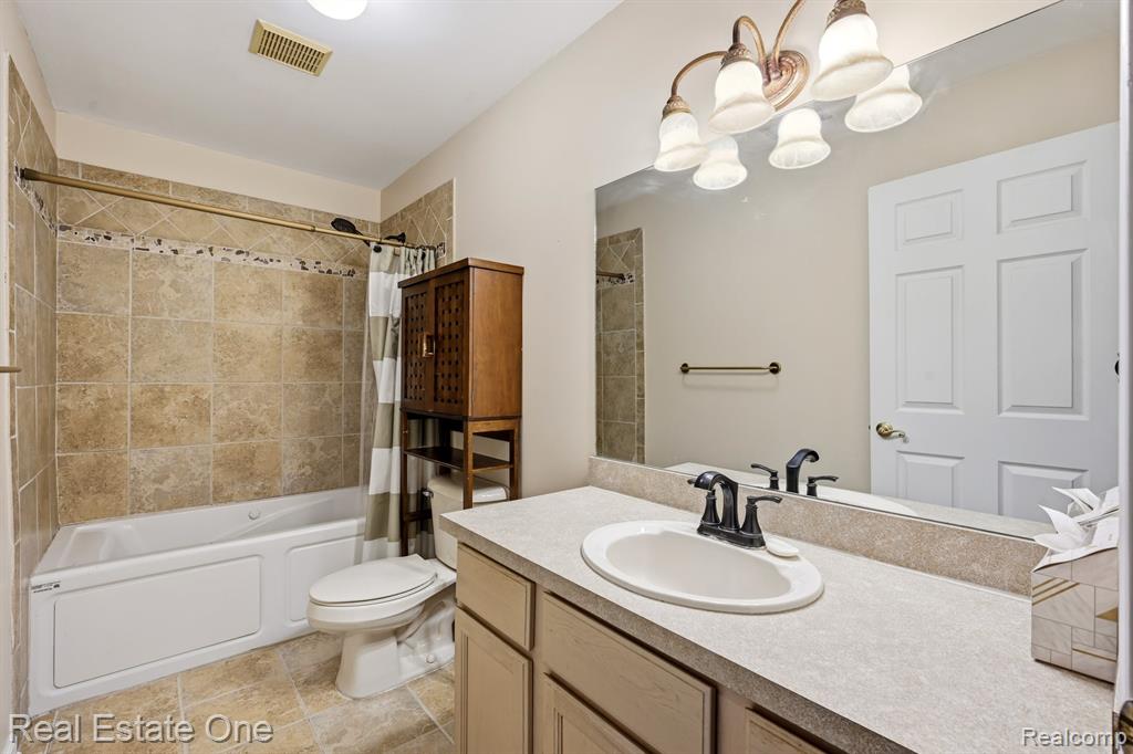 4885 Oak Hill Drive, 20, Waterford, MI 48329 — Photo 20