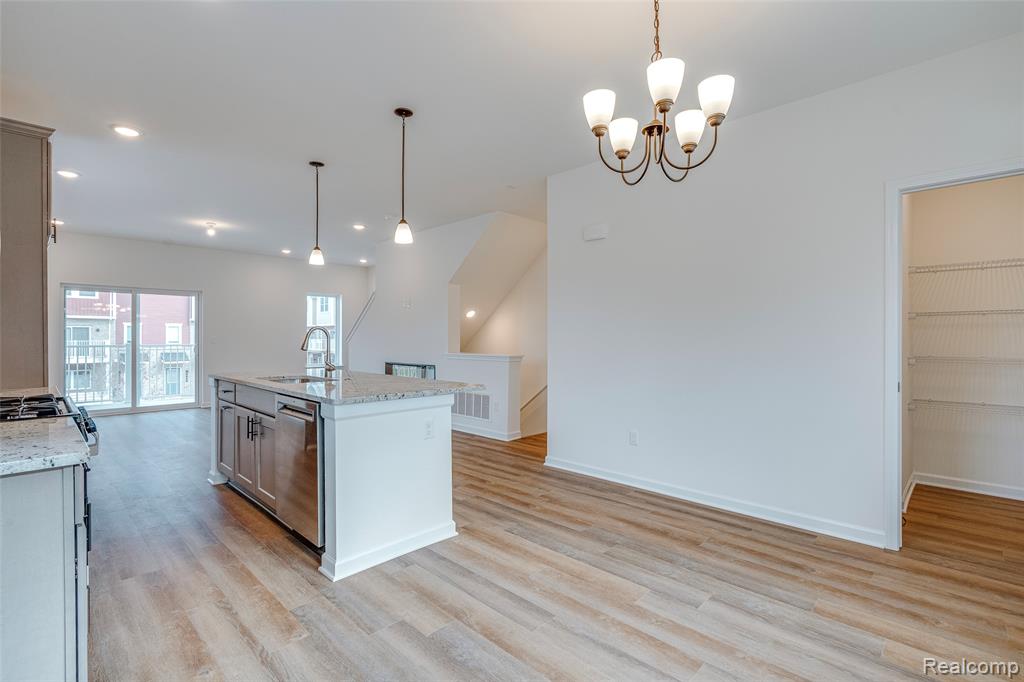 4876 Parkside Lane, Troy, MI 48085 — Photo 5