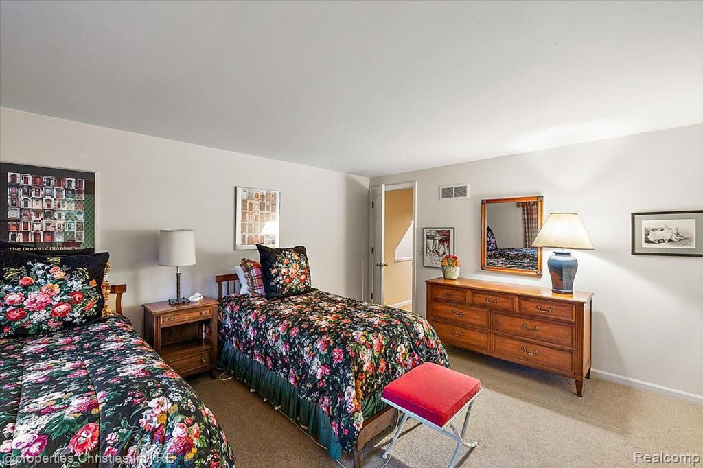 5579 Pine Brooke Court, Bloomfield Hills, MI 48304 — Photo 37