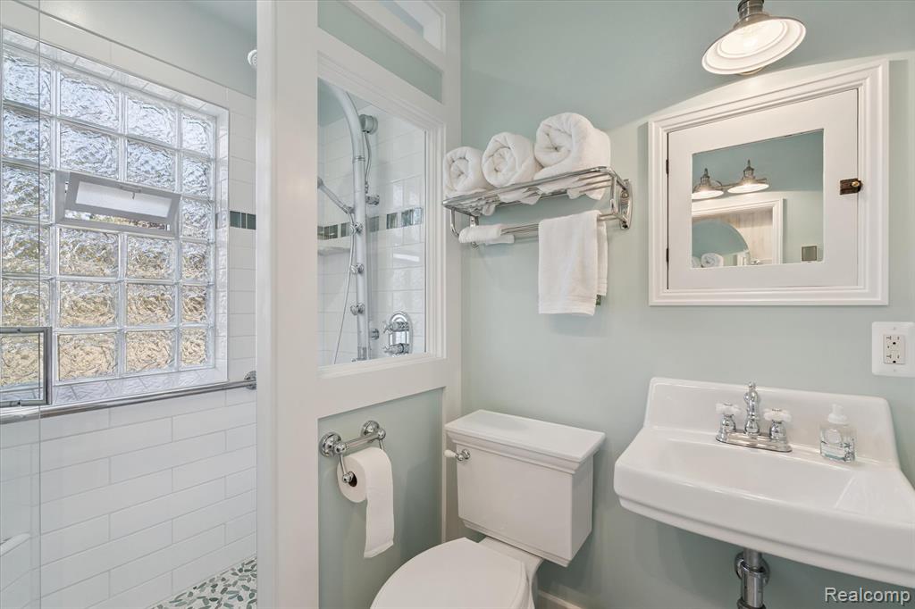 611 W Grand River Avenue, Howell, MI 48843 — Photo 22