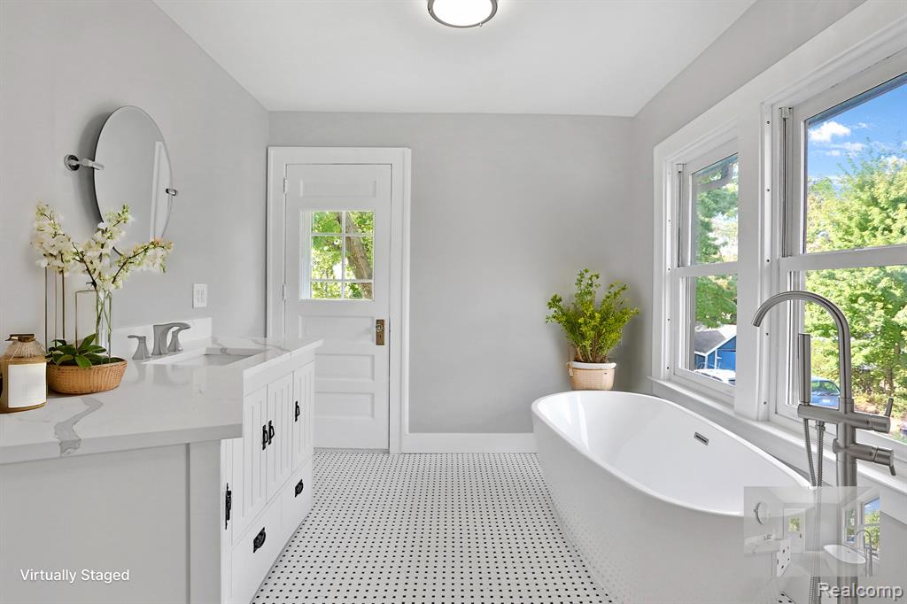 252 E ANN ARBOR Trail, Plymouth, MI 48170 — Photo 28