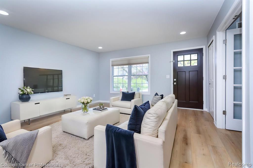 829 N Dorchester Avenue, Royal Oak, MI 48067 — Photo 8