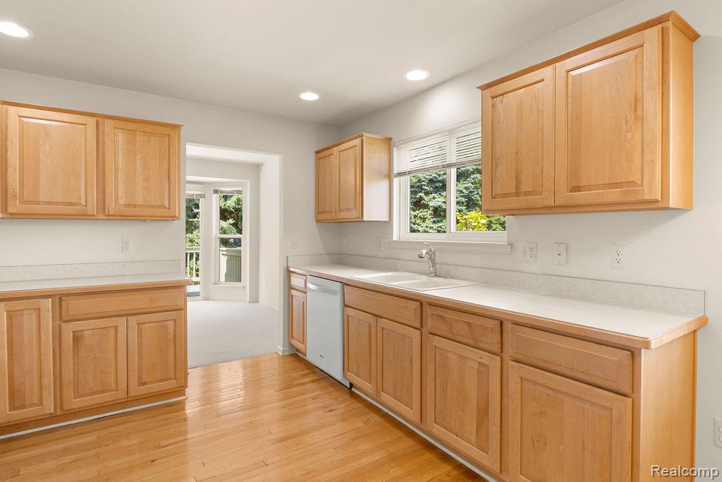 43120 Creek Court, 81, Clinton Twp, MI 48038 — Photo 15