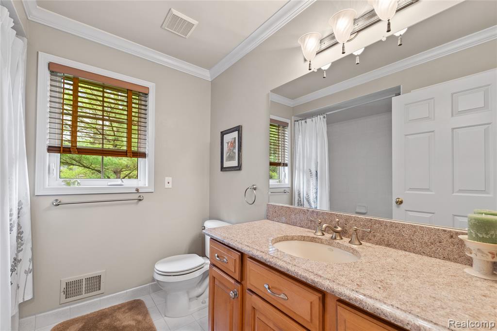 225 Redwood Lane, Leonard, MI 48367 — Photo 31
