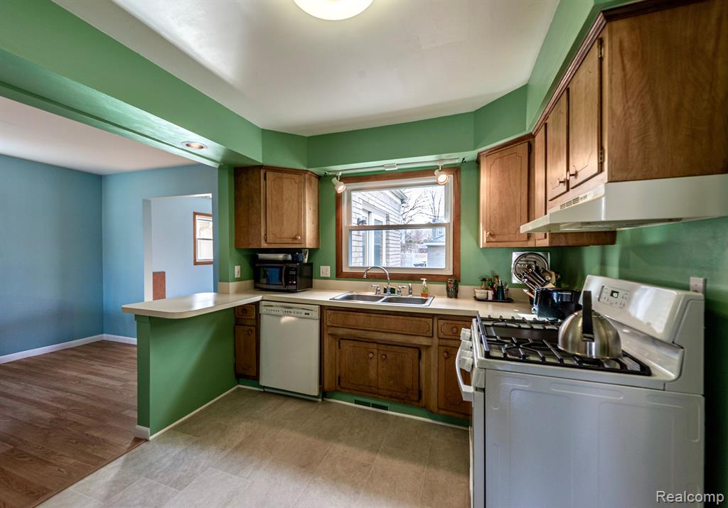 506 S VERMONT Avenue, Royal Oak, MI 48067 — Photo 4