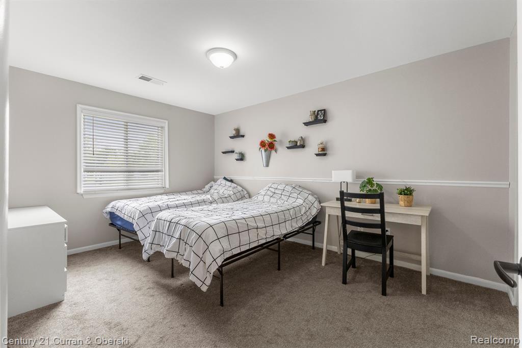 10033 ALLEN POINTE Drive, Allen Park, MI 48101 — Photo 19