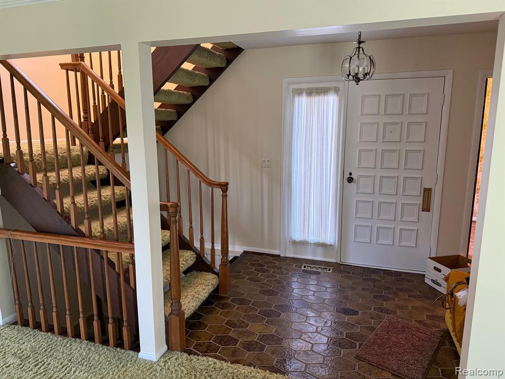 11 KIMBERLY Lane, 54, Dearborn, MI 48120 — Photo 46