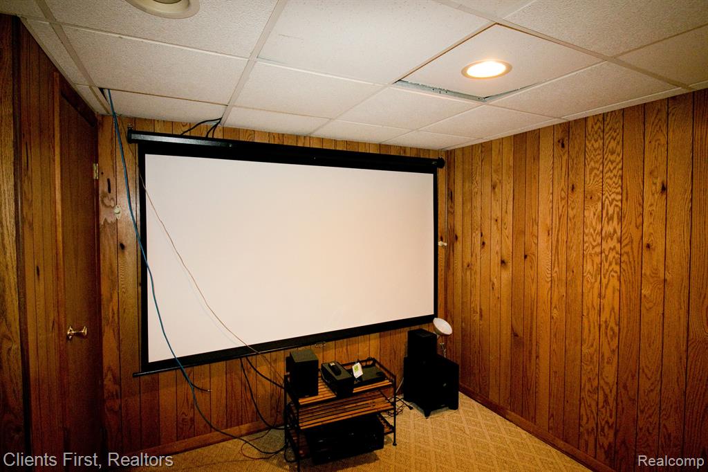 1030 FAIRMOUNT Drive, Ann Arbor, MI 48105 — Photo 23