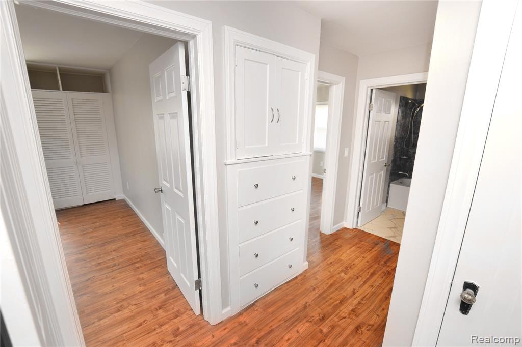 4047 Mitchell Drive, Flint, MI 48506 — Photo 12