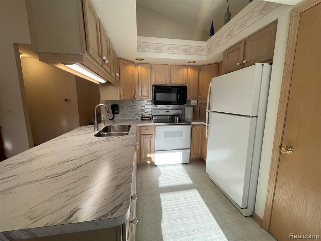 9142 Luea Lane, Swartz Creek, MI 48473 — Photo 11
