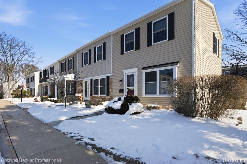 900 Little Hill Court, Rochester Hills, MI 48307 — Photo 2