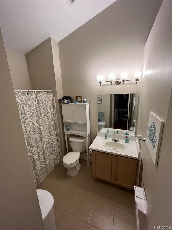5592 JUNEBERRY Court, Waterford, MI 48329 — Photo 16