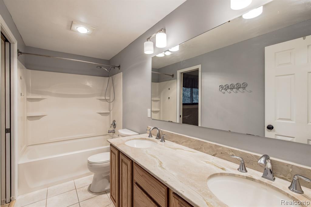5285 WOODCREEK Trail, Clarkston, MI — Photo 34