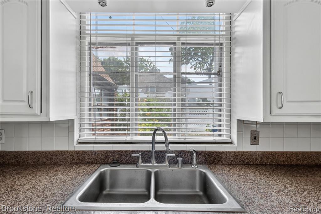 1735 Lincolnshire Drive, Highland Park, MI 48203 — Photo 22