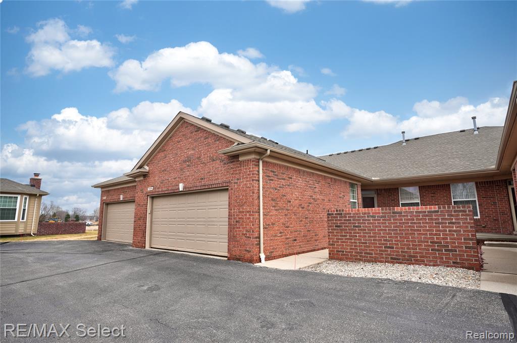 5664 Murphy Court, Warren, MI 48092 — Photo 2