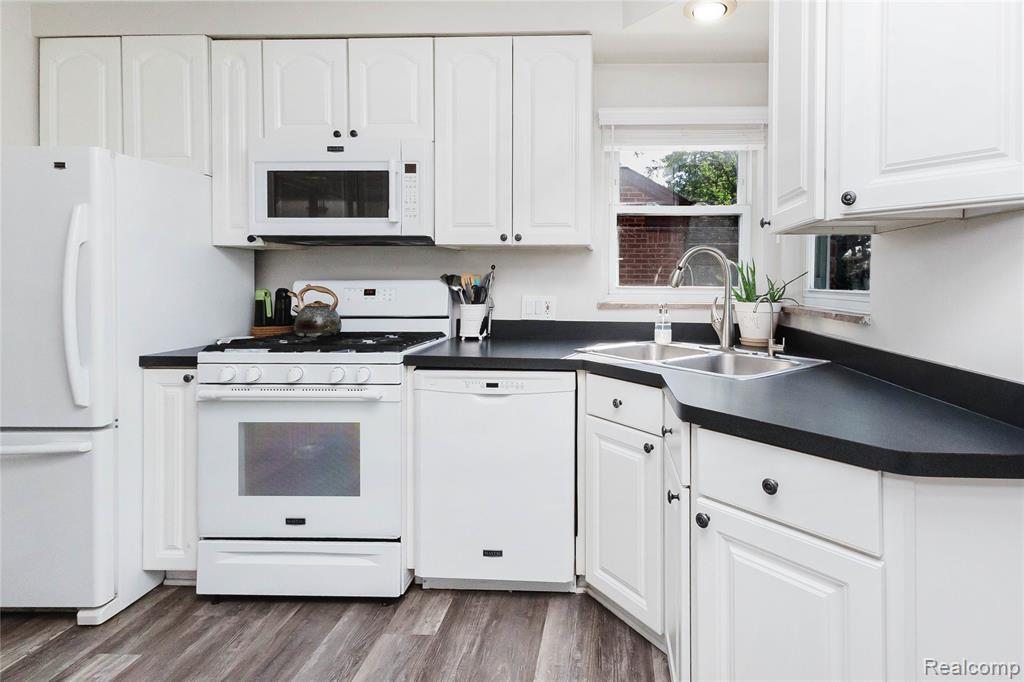 437 Normandy Road, Royal Oak, MI 48073 — Photo 14