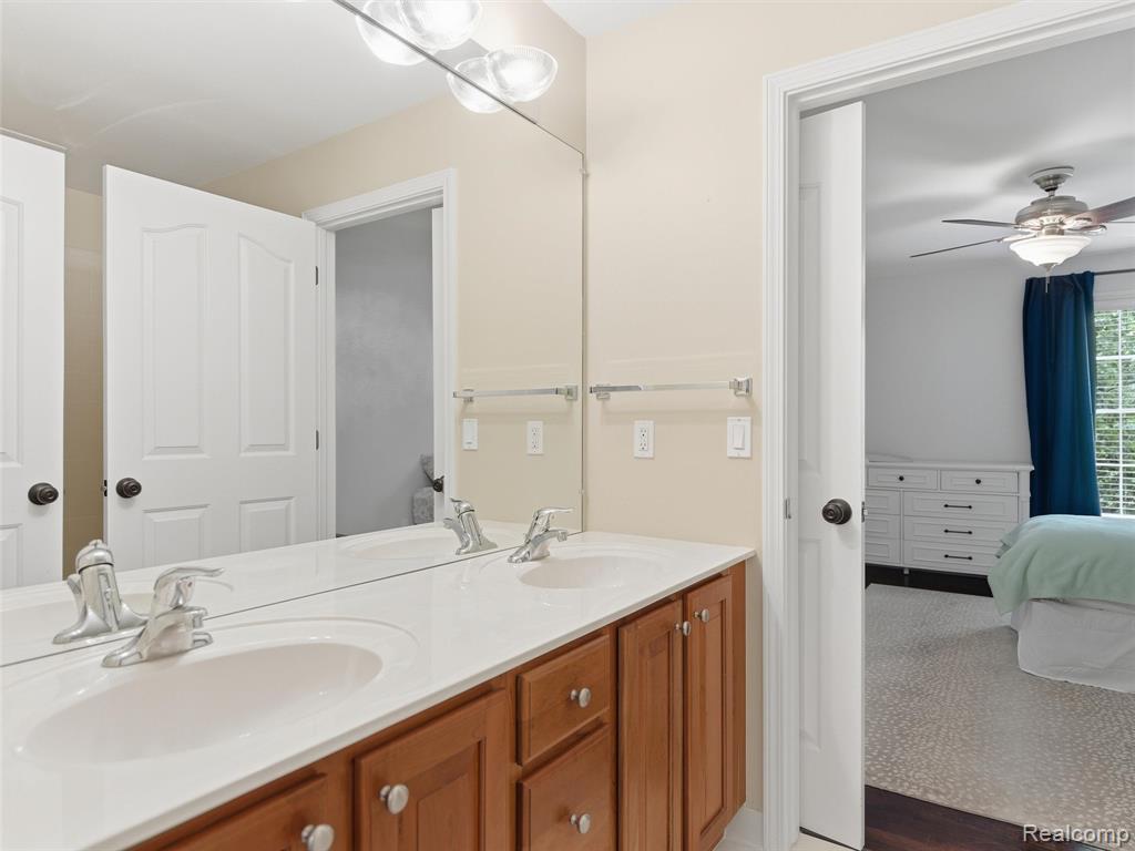 5454 Creekmonte Drive, Rochester, MI 48306 — Photo 38