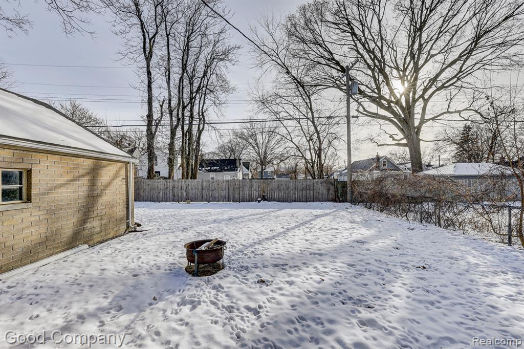 518 E Maxlow Avenue, Hazel Park, MI 48030 — Photo 30