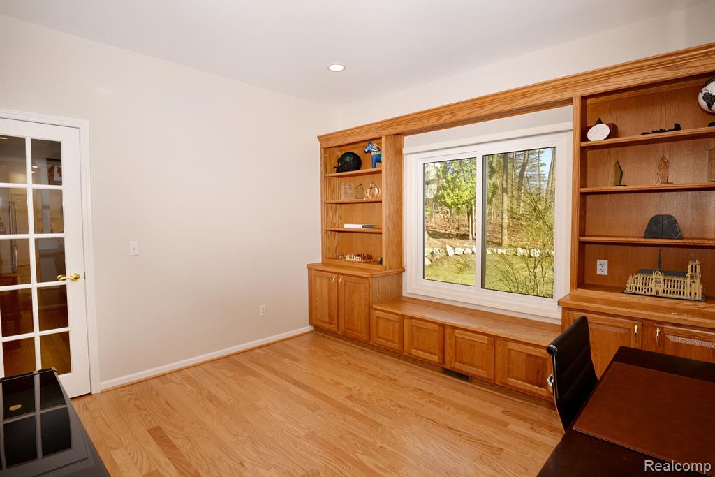 8284 BROOKSTONE Lane, Clarkston, MI 48348 — Photo 17
