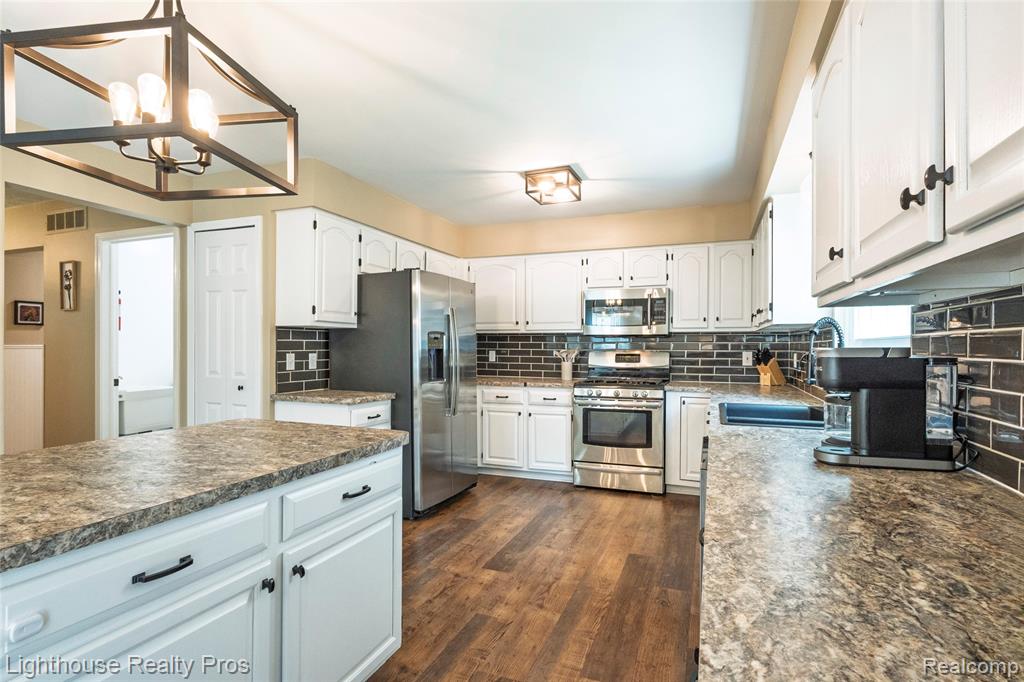 6713 Cheddar Valley Drive, Brighton, MI 48116 — Photo 16