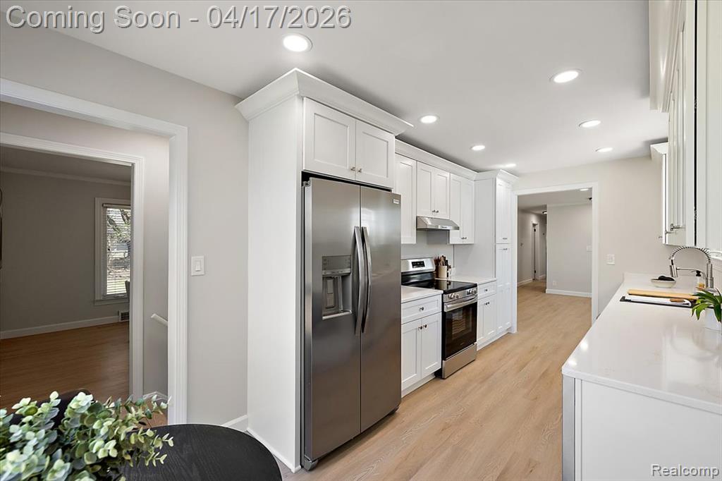 Fully Renovated Eat-In Kitchen