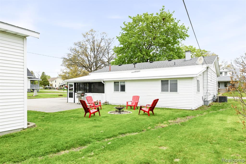 2824 Peavey Street, Port Huron, MI 48060 — Photo 24